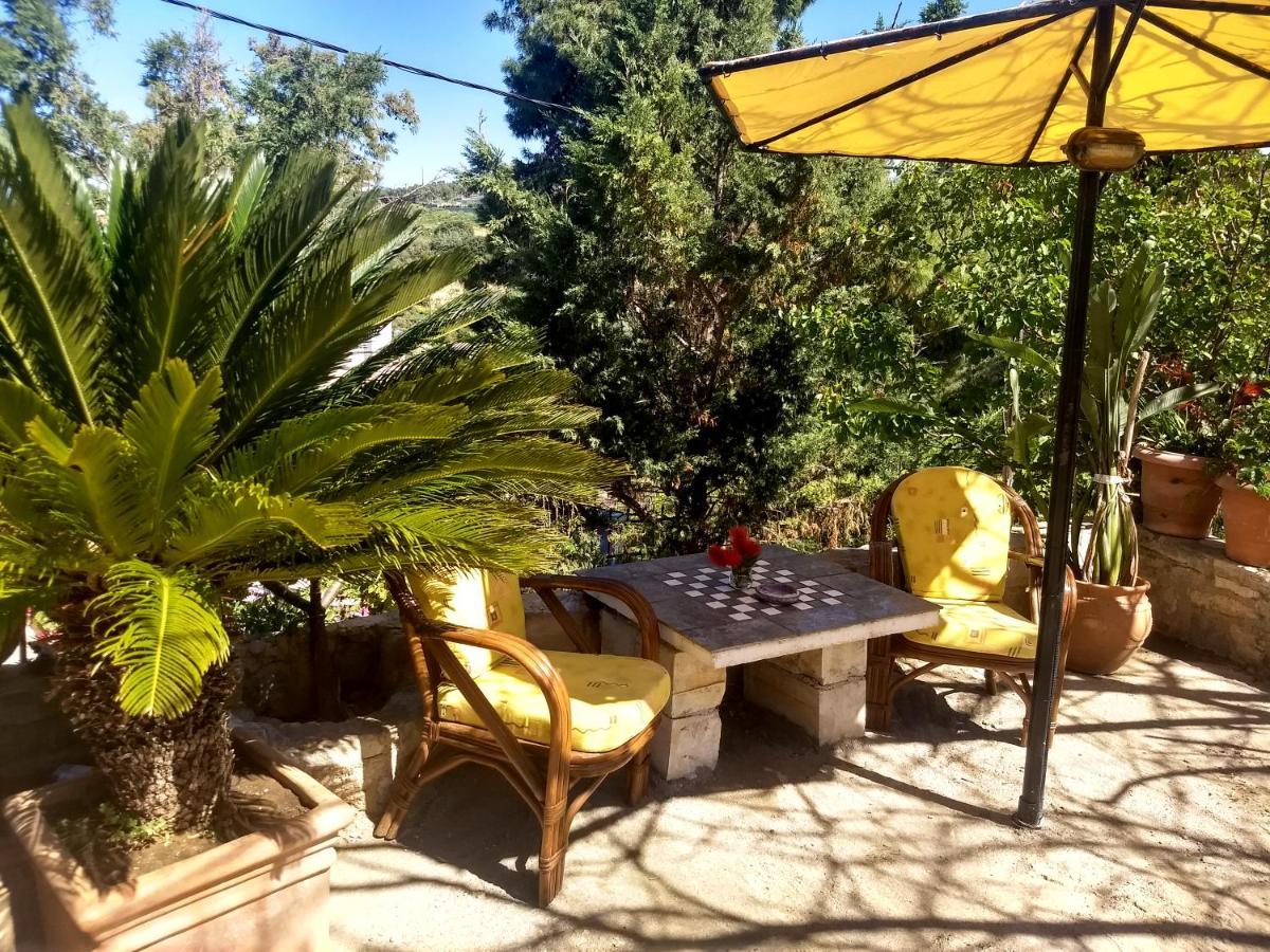 Modern 1-Bedroom With Bbq & Roof Garden Near Beach สตาโลส ภายนอก รูปภาพ