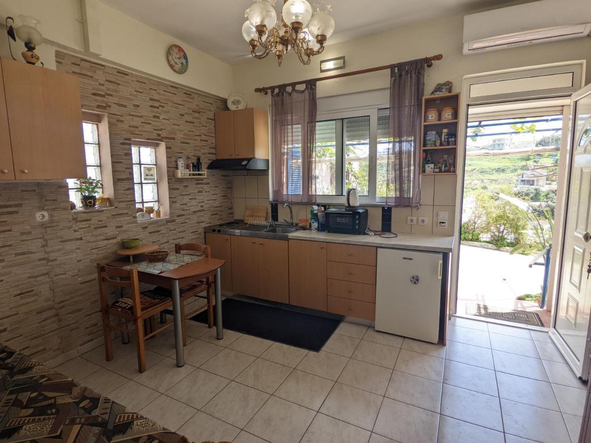 Modern 1-Bedroom With Bbq & Roof Garden Near Beach สตาโลส ภายนอก รูปภาพ