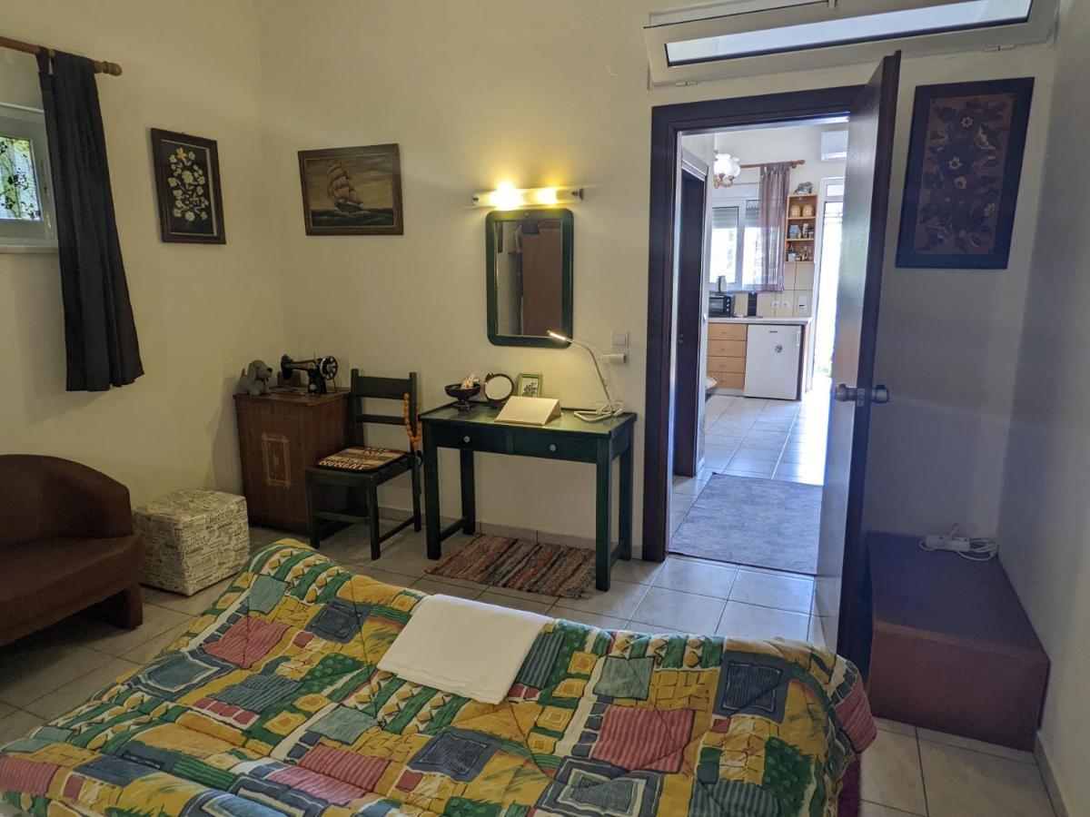 Modern 1-Bedroom With Bbq & Roof Garden Near Beach สตาโลส ภายนอก รูปภาพ