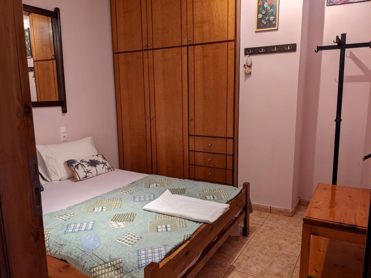 Modern 1-Bedroom With Bbq & Roof Garden Near Beach สตาโลส ภายนอก รูปภาพ